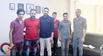 صور للطلاب اثناء التخرج