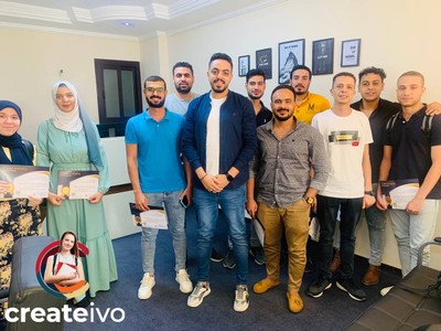 صور للطلاب اثناء التخرج