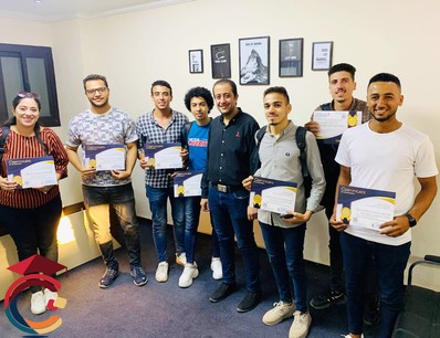 صور للطلاب اثناء التخرج